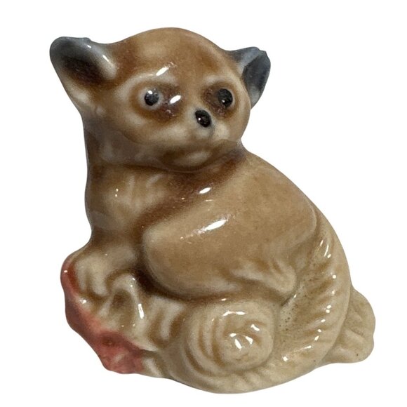 Vintage Wade England Miniature Porcelain Lemur Figurine 1.25" Red Rose Tea - Picture 1 of 5